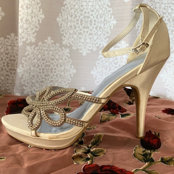 NWT Wedding/Bridal Vintage ivory size 10 heels - Picture 6 of 6